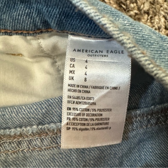 American Eagle Mom Short - Picture 2 of 4